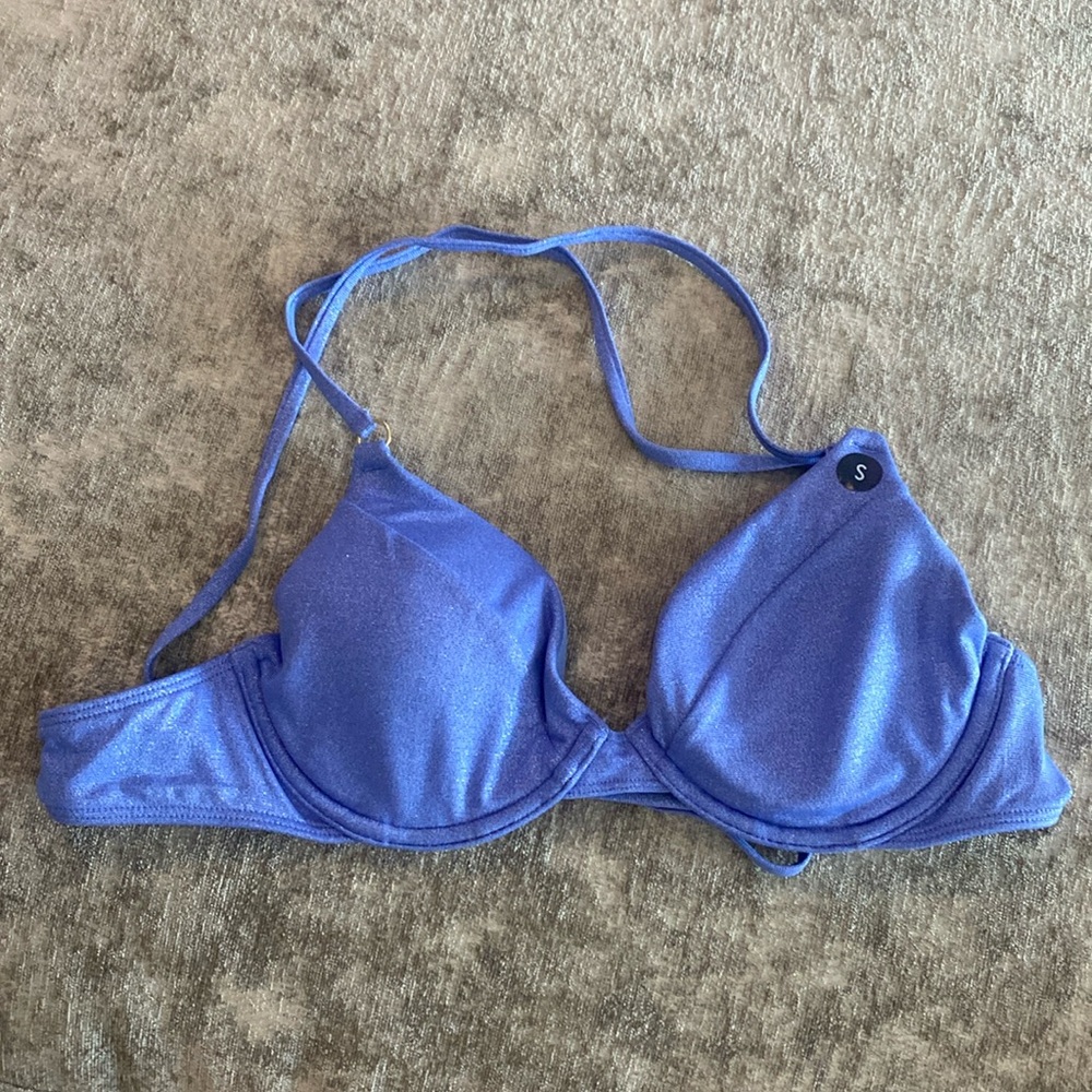 Hollister size small underwire blue bikini top. {1080}